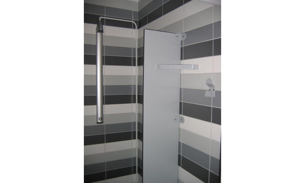 douche vestiaire.jpg